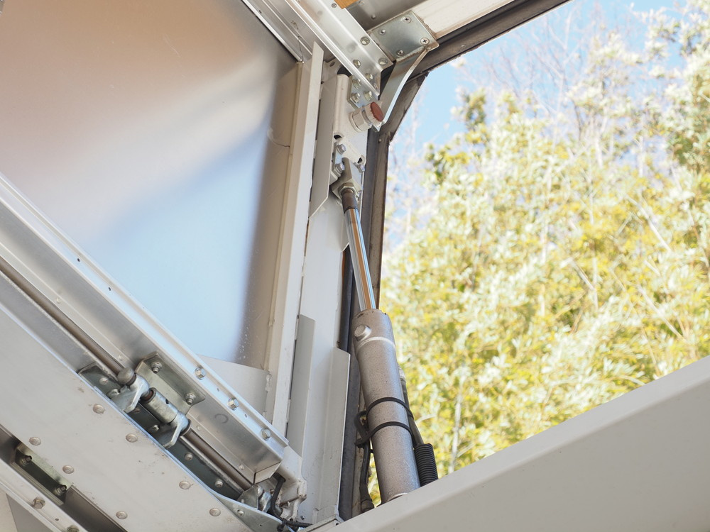 いすゞ ギガ ウイング車 大型 LKG-CYJ77A 年式 H24[写真07]