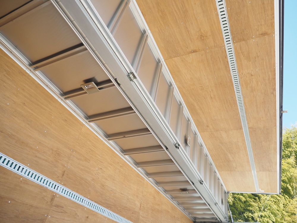 いすゞ ギガ ウイング車 大型 LKG-CYJ77A 年式 H24[写真09]