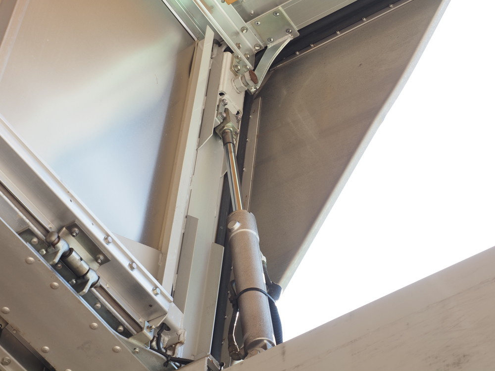 いすゞ ギガ ウイング車 大型 LKG-CYJ77A 年式 H24[写真03]