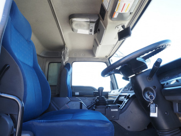 いすゞ ギガ ウイング車 大型 QKG-CYJ77A 年式 H27[写真25]