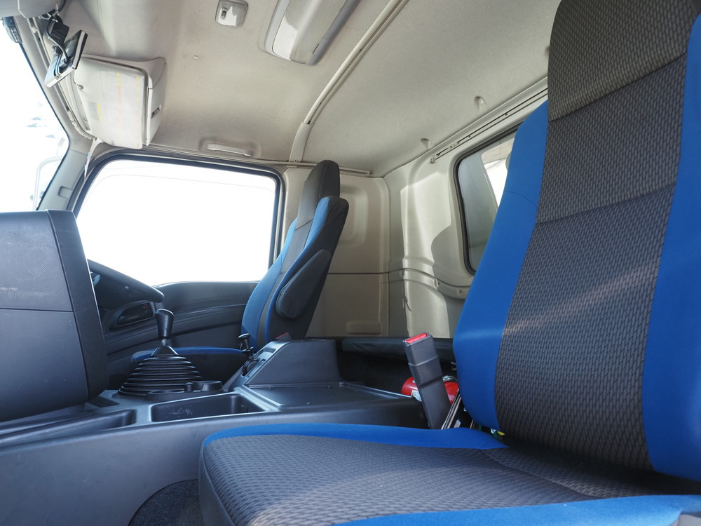 いすゞ ギガ ウイング車 大型 QKG-CYJ77B 年式 H29[写真40]