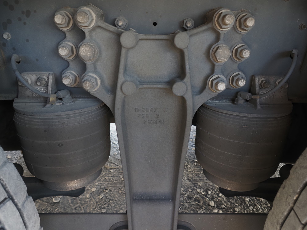 いすゞ ギガ ウイング車 大型 QKG-CYJ77B 年式 H29[写真42]