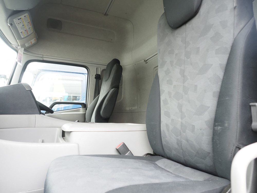 UDトラックス クオン ウイング車 大型 2PG-CG5CA 年式 R1[写真44]