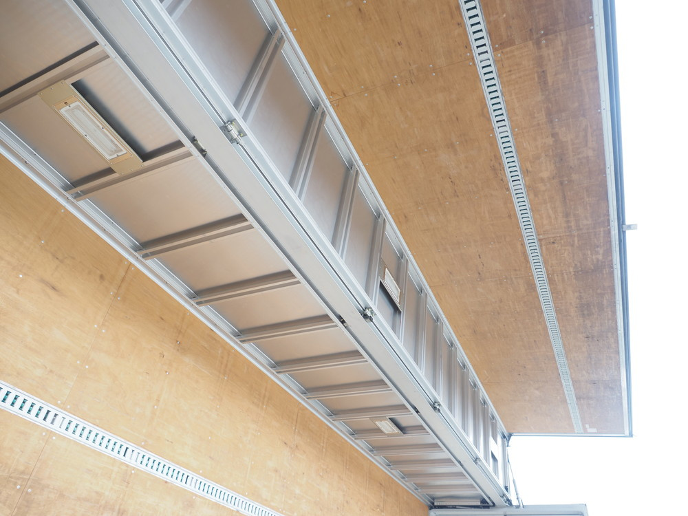 いすゞ ギガ ウイング車 大型 QKG-CYJ77A 年式 H28[写真17]