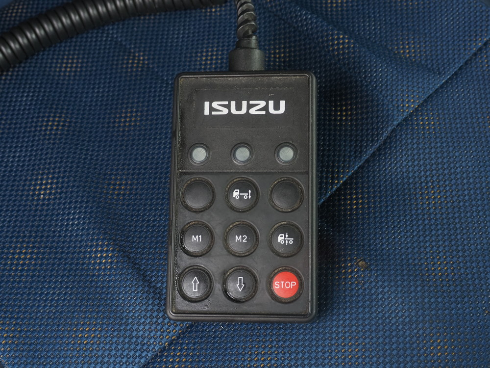 いすゞ ギガ ウイング車 大型 QKG-CYJ77A 年式 H28[写真28]