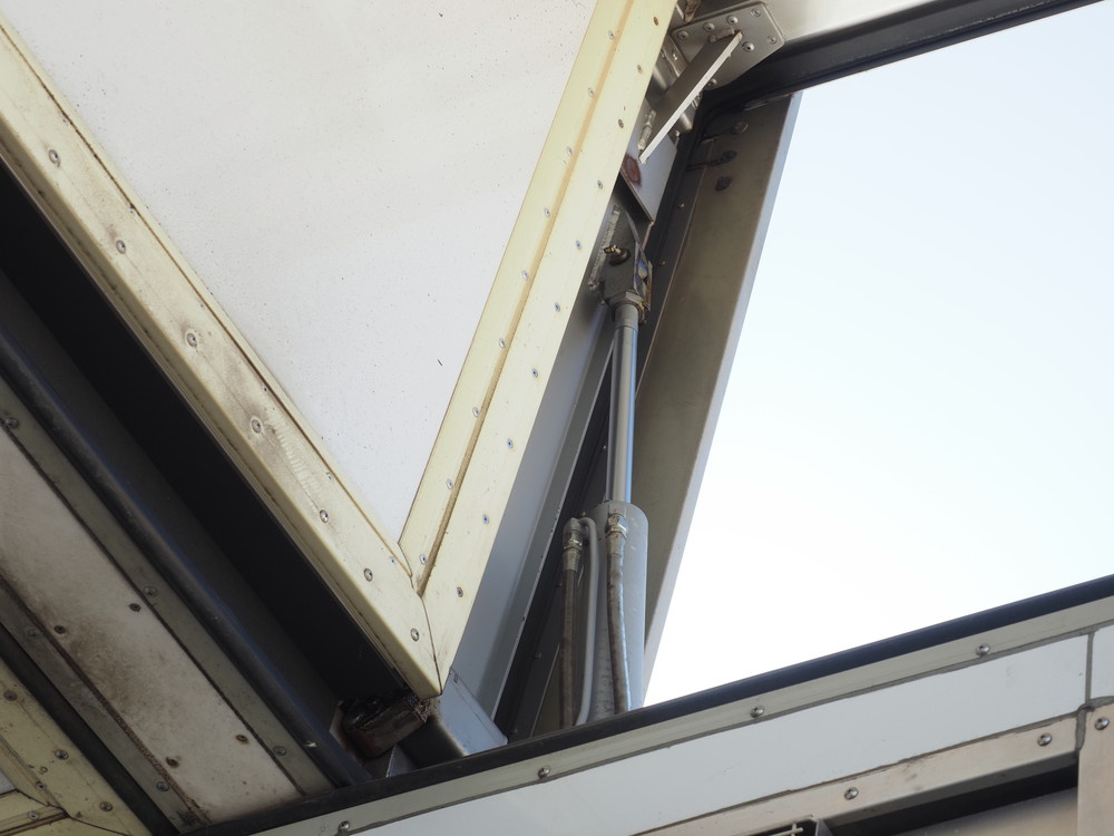 三菱ふそう スーパーグレート 冷凍ウイング 大型 QPG-FS64VZ 年式 H27[写真14]