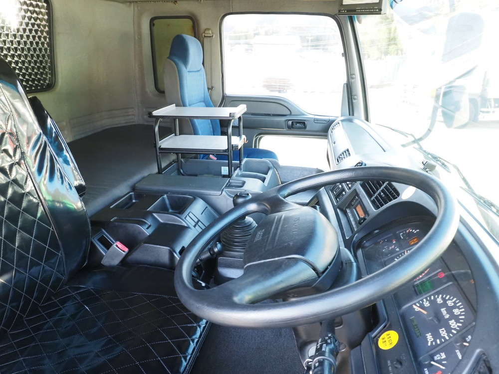 いすゞ ギガ ウイング車 大型 QKG-CYJ77A 年式 H26[写真29]