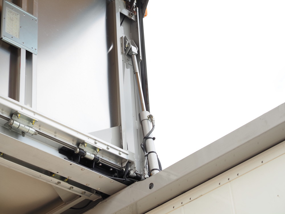 いすゞ フォワード ウイング車 中型 2RG-FRR90T2 年式 H30[写真18]