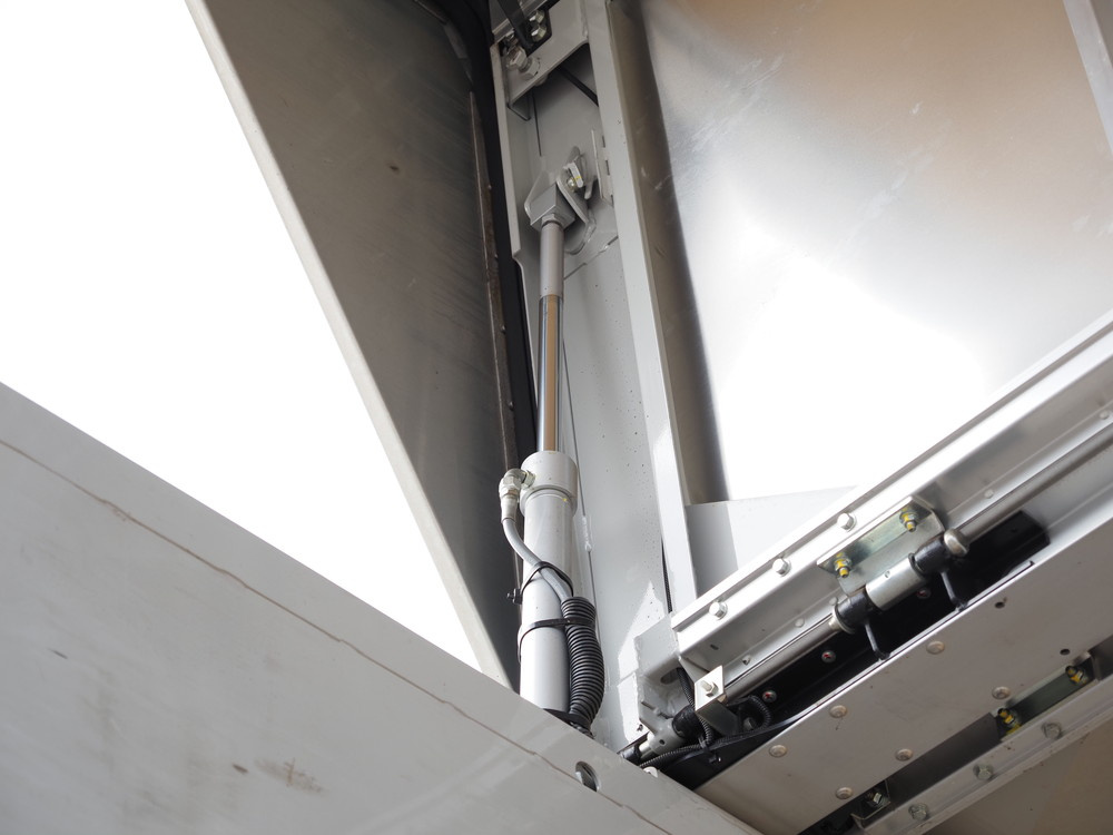 いすゞ フォワード ウイング車 中型 2RG-FRR90T2 年式 H30[写真17]