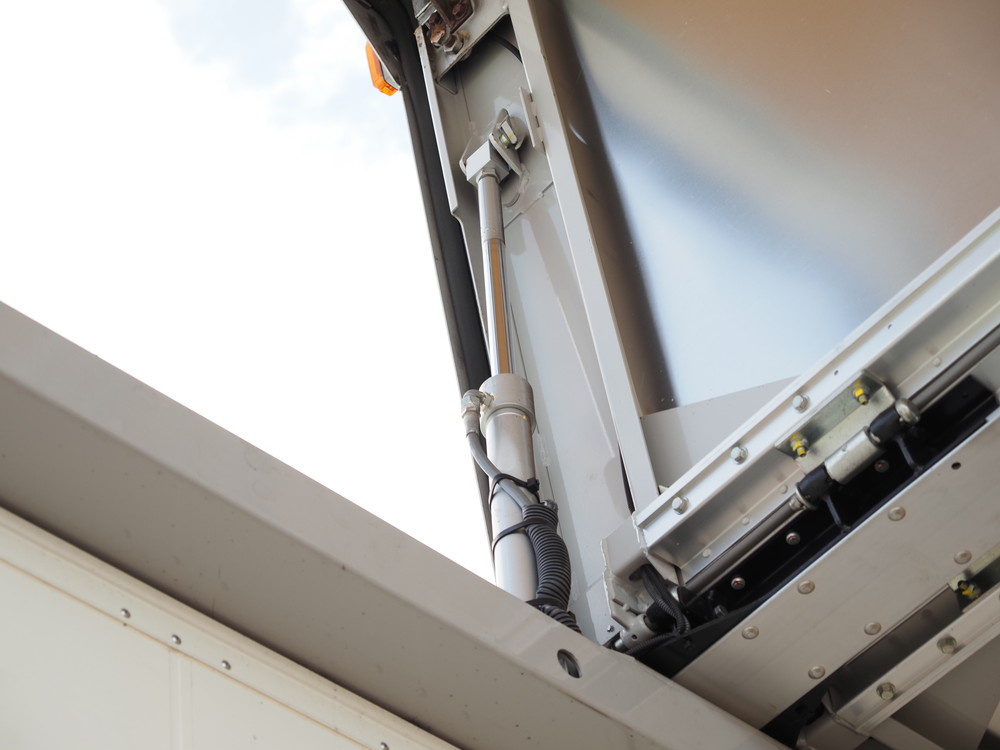 いすゞ フォワード ウイング車 中型 2RG-FRR90T2 年式 H30[写真12]