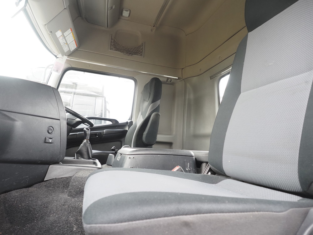 日野 プロフィア トラクタ 大型 QPG-SH1EDDG 年式 H27[写真28]