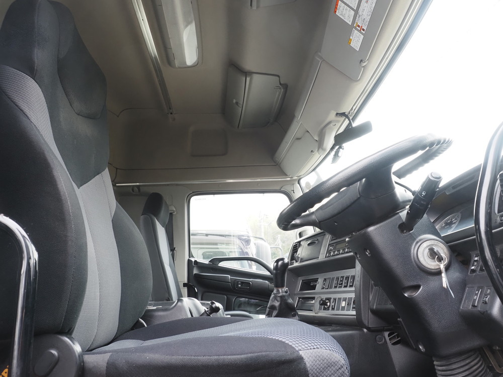 日野 プロフィア トラクタ 大型 QPG-SH1EDDG 年式 H27[写真21]