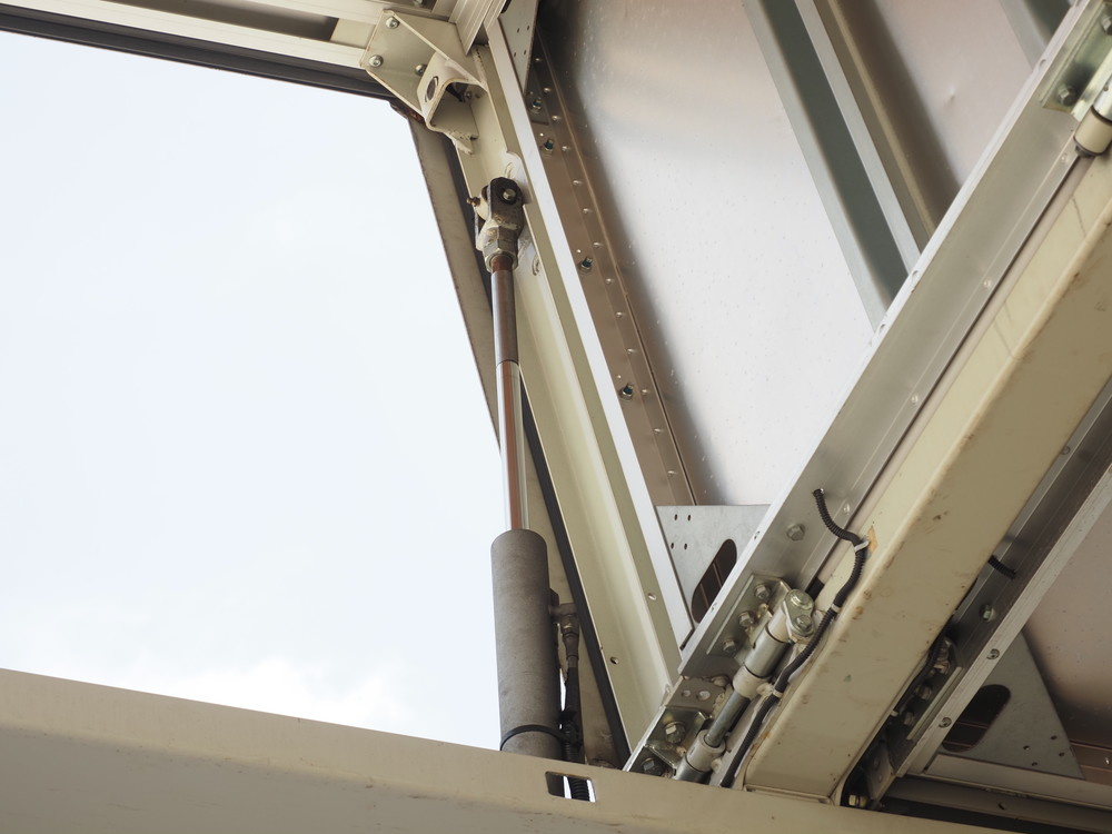 いすゞ ギガ ウイング車 大型 QKG-CYJ77A 年式 H26[写真12]