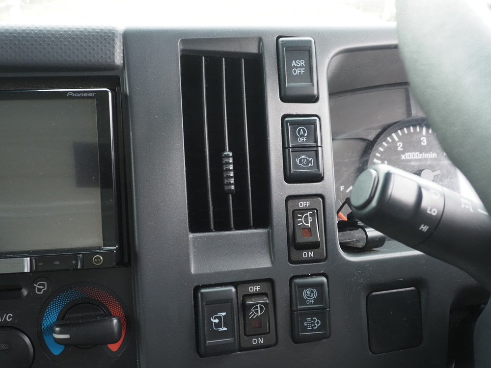 いすゞ エルフ バン車 小型 TRG-NPR85AN 年式 H28[写真25]