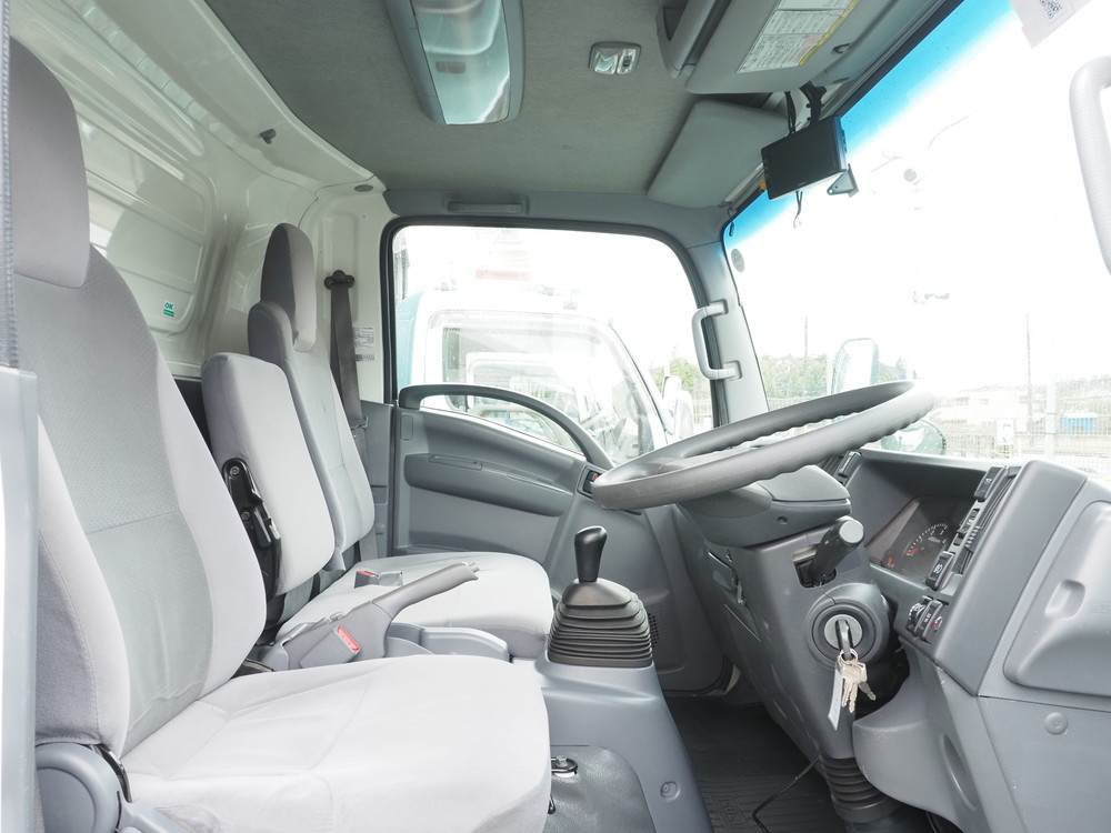 いすゞ エルフ バン車 小型 TRG-NPR85AN 年式 H28[写真21]