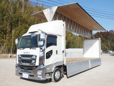 いすゞ ギガ ウイング車 大型 QKG-CYJ77B 年式 H29 [写真02]