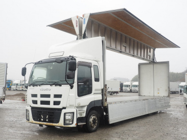 いすゞ ギガ ウイング車 大型 QKG-CYJ77A 年式 H28 [写真02]