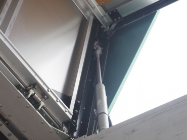 いすゞ ギガ ウイング車 大型 QKG-CYJ77A 年式 H28 [写真08]