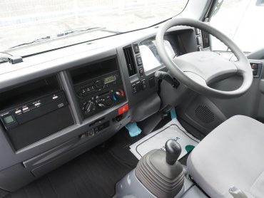いすゞ エルフ バン車 小型 TPG-NLR85A 年式 H27[写真21]