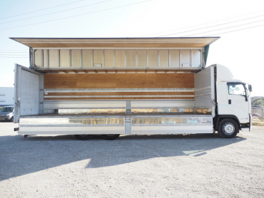 いすゞ ギガ ウイング車 大型 QKG-CYL77B 年式 H28[写真10]