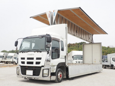 いすゞ ギガ ウイング車 大型 QKG-CYJ77A 年式 H26[写真02]
