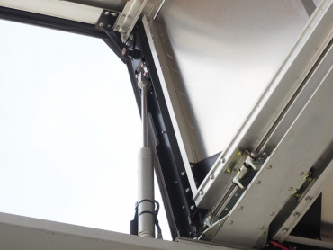 いすゞ ギガ ウイング車 大型 QKG-CYJ77A 年式 H27 [写真12]