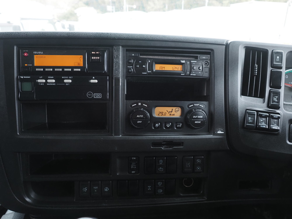 いすゞ ギガ ウイング車 大型 QPG-CYJ77B 年式 H28[写真31]