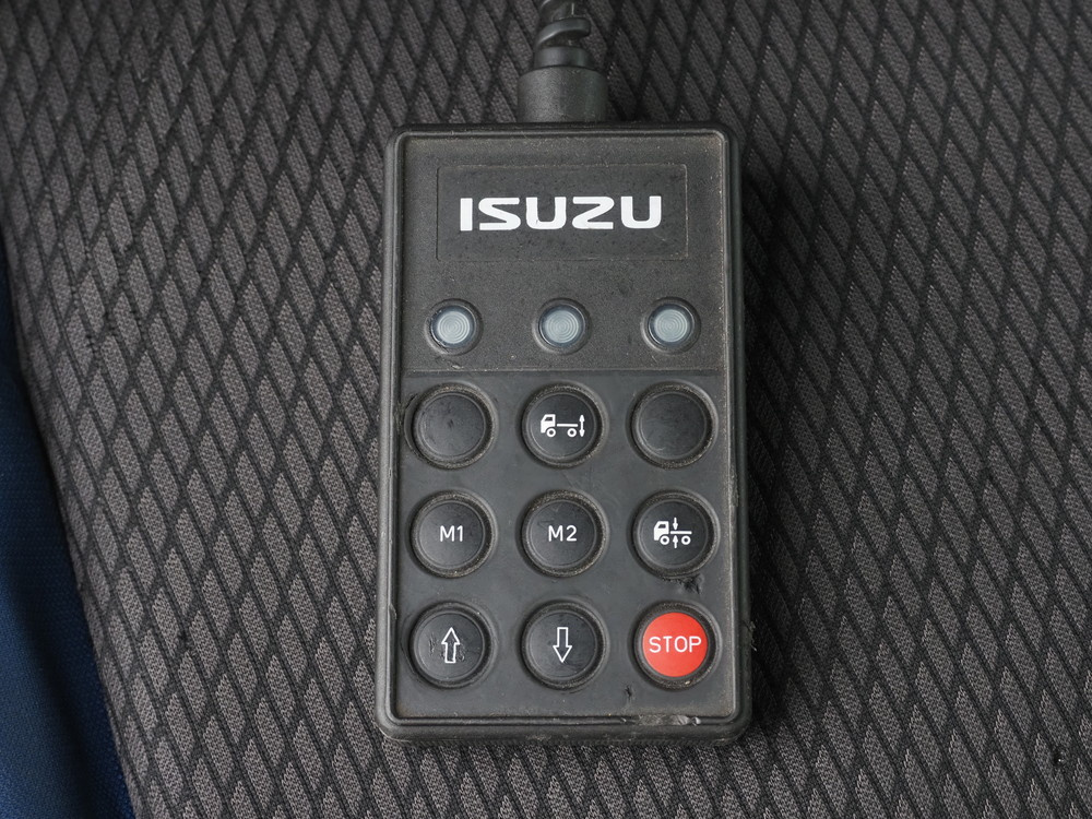 いすゞ ギガ ウイング車 大型 QPG-CYJ77B 年式 H28[写真33]