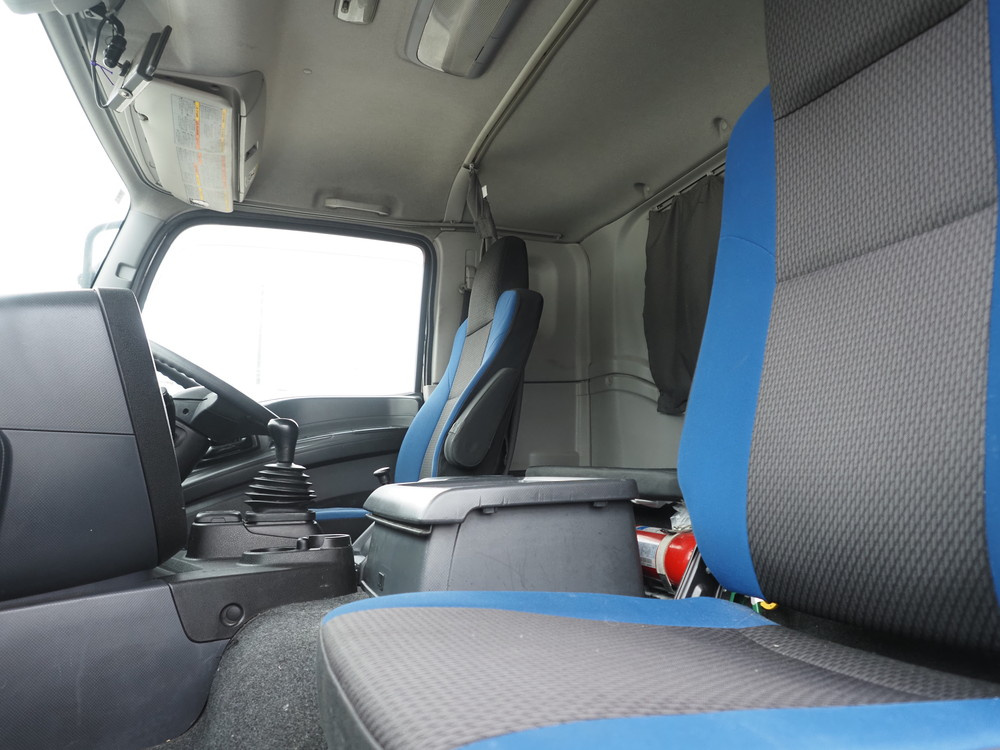 いすゞ ギガ ウイング車 大型 QPG-CYJ77B 年式 H28[写真36]