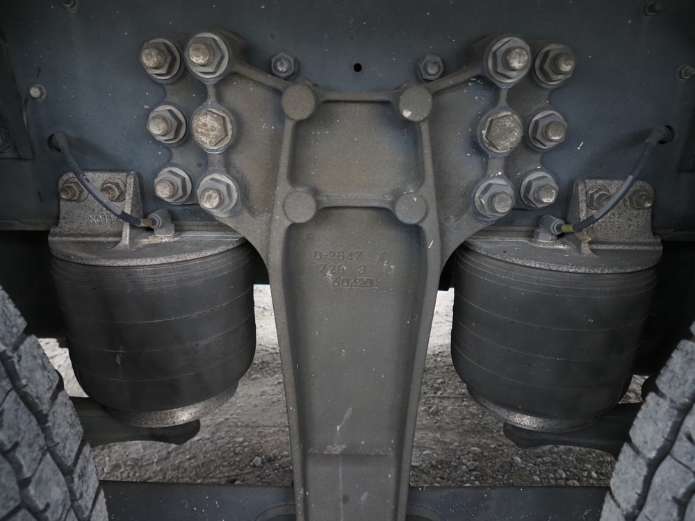 いすゞ ギガ ウイング車 大型 QPG-CYJ77B 年式 H28[写真38]