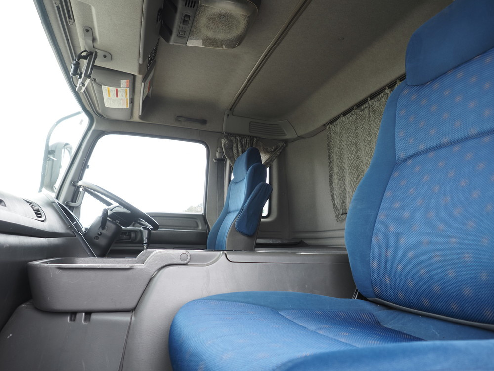 いすゞ ギガ ウイング車 大型 QKG-CYJ77A 年式 H26[写真24]