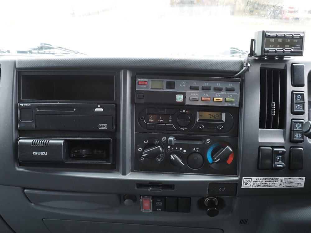 いすゞ フォワード バン車 中型 2RG-FRR90S1 年式 H30[写真26]