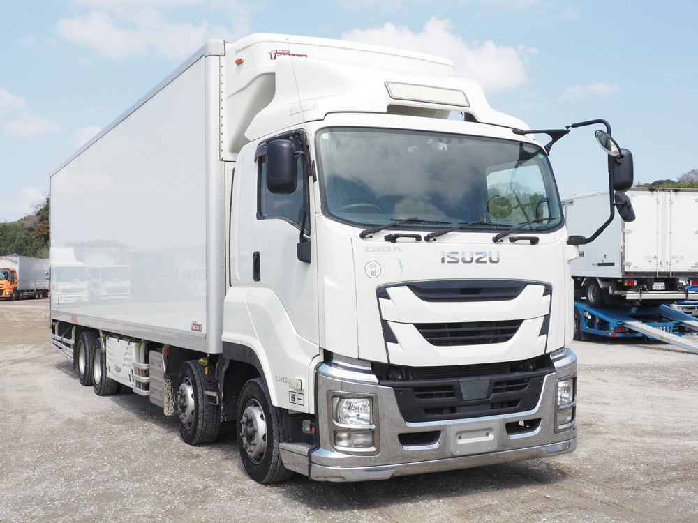 いすゞ ギガ 冷凍バン 大型 QPG-CYJ77B 年式 H28[写真03]