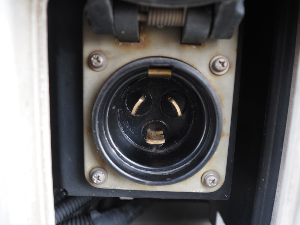 いすゞ ギガ 冷凍バン 大型 QPG-CYJ77B 年式 H28[写真14]