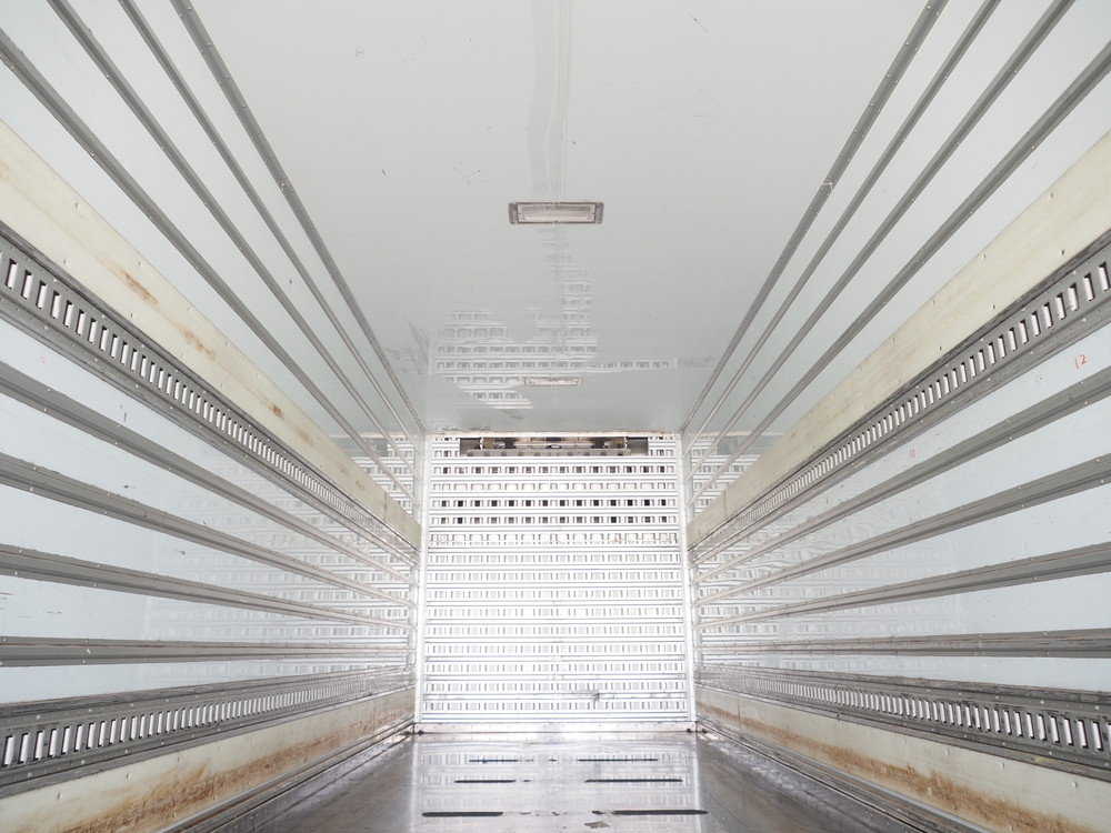 いすゞ ギガ 冷凍バン 大型 QPG-CYJ77B 年式 H28[写真16]