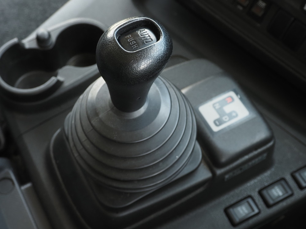 いすゞ ギガ 冷凍バン 大型 QPG-CYJ77B 年式 H28[写真23]