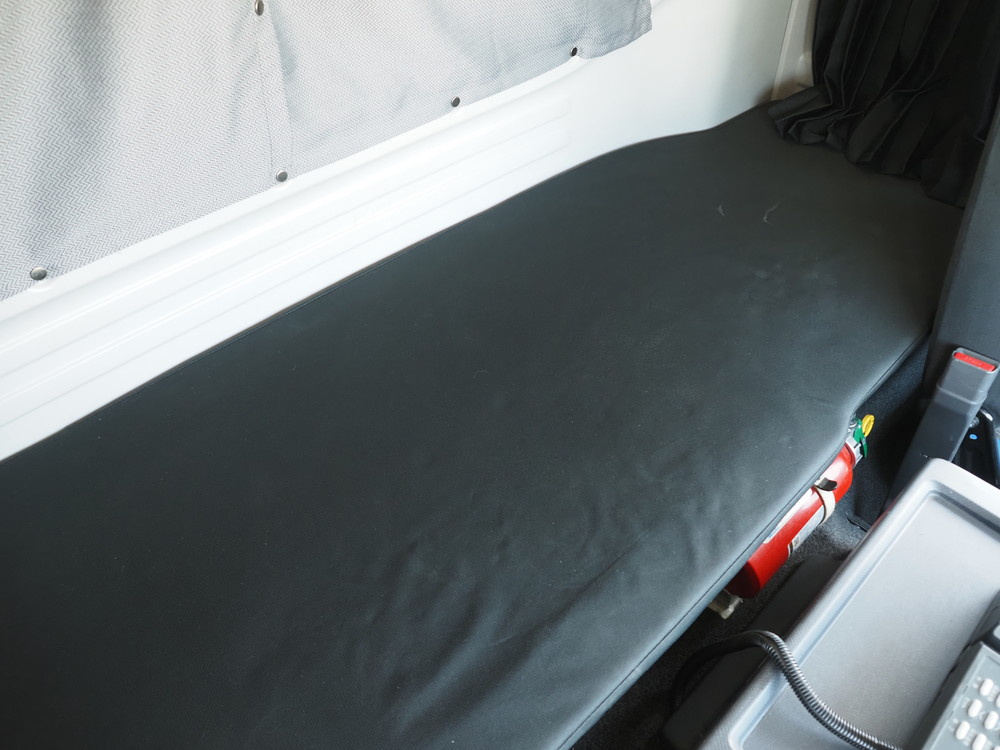 いすゞ ギガ 冷凍バン 大型 QPG-CYJ77B 年式 H28[写真27]