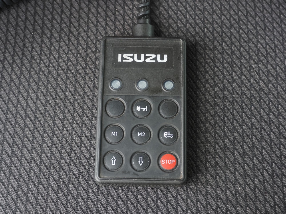 いすゞ ギガ 冷凍バン 大型 QPG-CYJ77B 年式 H28[写真26]