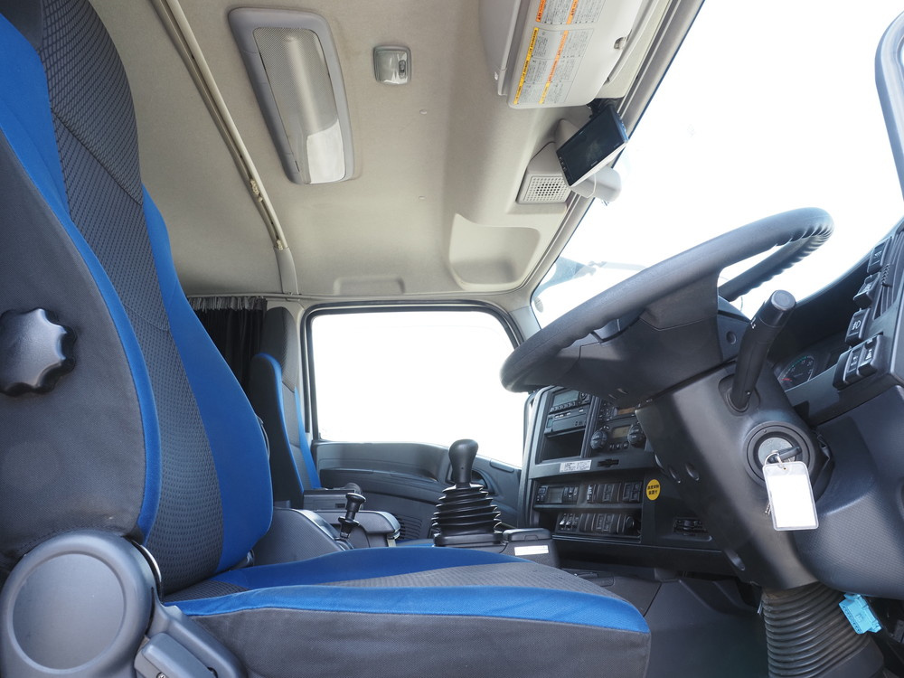 いすゞ ギガ 冷凍バン 大型 QPG-CYJ77B 年式 H28[写真21]