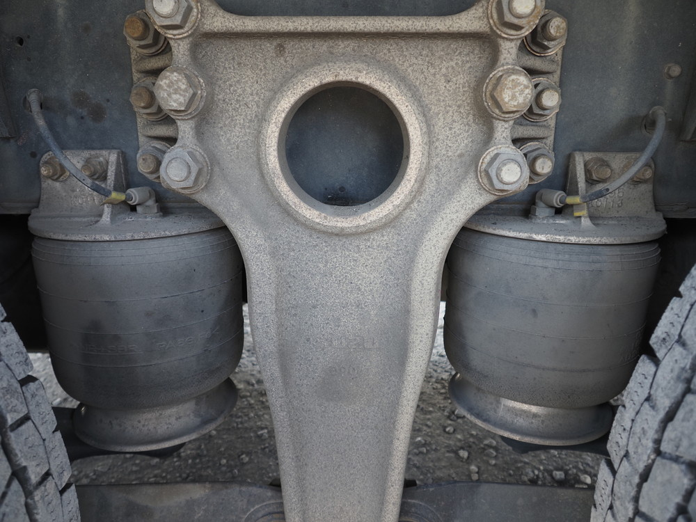 いすゞ ギガ ウイング車 大型 LKG-CYJ77A 年式 H23[写真39]