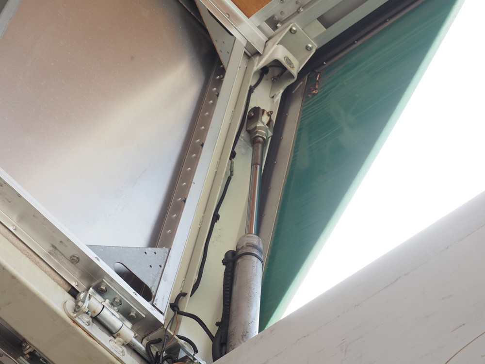 いすゞ ギガ ウイング車 大型 LKG-CYJ77A 年式 H23[写真11]