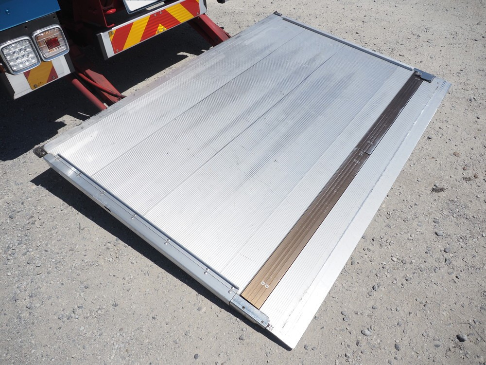 いすゞ フォワード ウイング車 中型 2RG-FRR90T2 年式 H30[写真31]