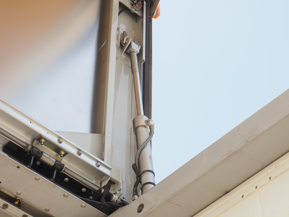 いすゞ フォワード ウイング車 中型 TKG-FRR90S2 年式 H27[写真11]