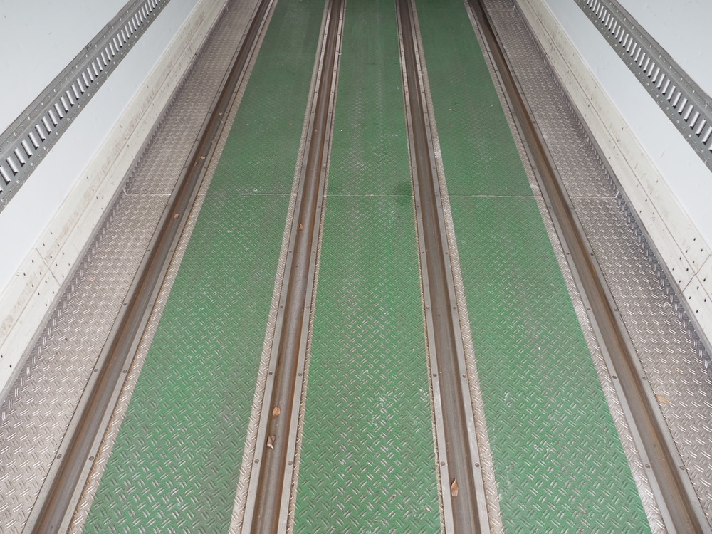 日野 プロフィア 冷凍バン 大型 QPG-FW1EZEJ 年式 H28[写真18]