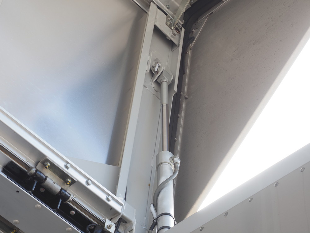 いすゞ フォワード ウイング車 中型 TKG-FRR90T2 年式 H27[写真13]