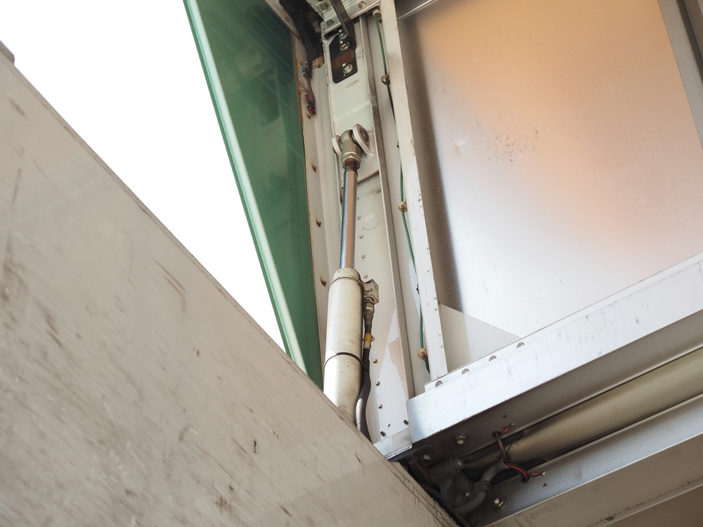 いすゞ ギガ ウイング車 大型 LKG-CYJ77A 年式 H24[写真17]