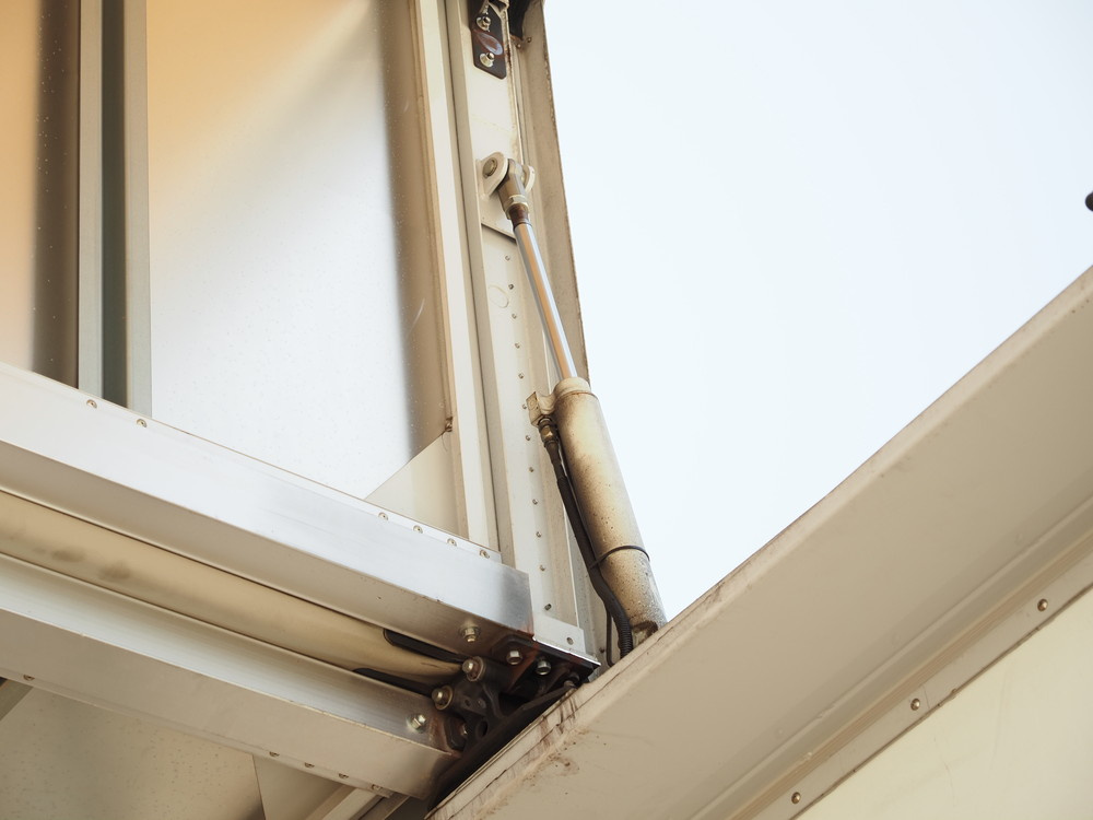 いすゞ ギガ ウイング車 大型 LKG-CYJ77A 年式 H24[写真18]