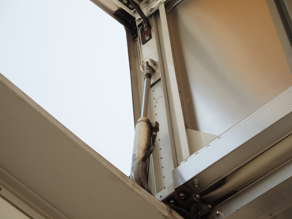 いすゞ ギガ ウイング車 大型 LKG-CYJ77A 年式 H24[写真12]