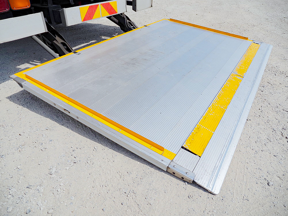 いすゞ ギガ ウイング車 大型 LKG-CYJ77A 年式 H24[写真28]