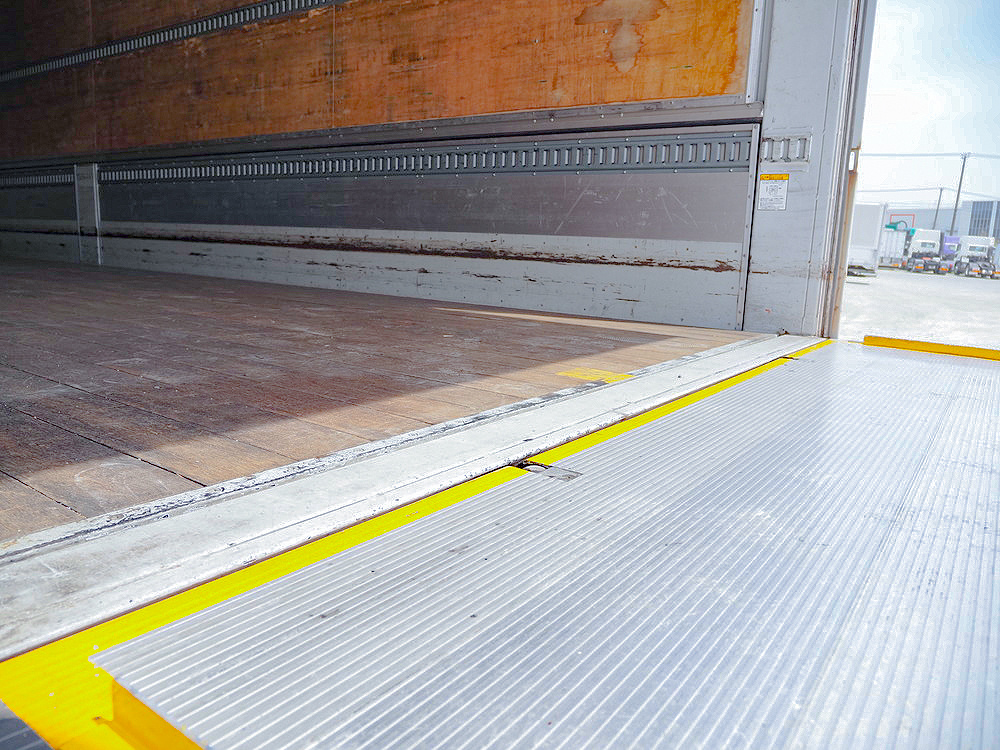 いすゞ ギガ ウイング車 大型 LKG-CYJ77A 年式 H24[写真29]